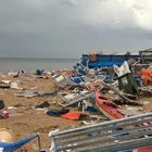 Maltempo nelle Marche, spiagge devastate. Un morto a Osimo: infarto durante la tempesta