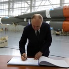 La Russia testa il nuovo missile balistico intercontinentale. Putin: «Farà riflettere chi ci minaccia». Il video del lancio