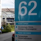 La direttrice del laboratorio di analisi dell'ospedale Sacco di Milano: «Non è pandemia, mi sembra una follia»