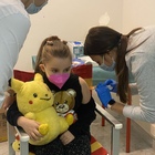 Vaccino ai bambini sotto i 5 anni: quando arriva in Italia, i Paesi che hanno già iniziato e perché è considerato sicuro