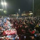 Napoli, migliaia di tifosi pregano per Maradona allo stadio: ma è polemica per gli assembramenti