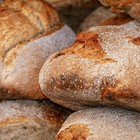 Coronavirus, tutti a fare pane: il prezzo delle farine vola a più 7%