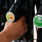 Caro carburante, prorogato bonus benzina da 200 euro per i lavoratori dipendenti: le decisioni del governo