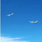 Aereo olandese diretto a Roma perde i contatti radio, due Eurofighter lo intercettano: cosa è successo FOTO
