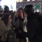 Milano, ragazze aggredite e palpeggiate dal branco in Duomo a Capodanno: le vittime salgono a nove