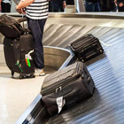 Furti nei bagagli a Fiumicino: arrestati due facchini, puntavano le valigie griffate