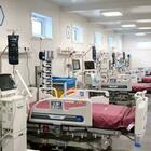 Roma, più posti negli ospedali: chiudono i reparti Covid