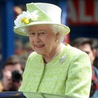 Royal family, la regina Elisabetta salterà le feste nel giardino di Buckingham Palace quest'estate: chi la sostituirà