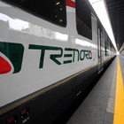 Treno finisce contro un segnale in stazione centrale a Milano, ritardi e cancellazioni
