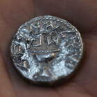 Trovata a Gerusalemme una rarissima moneta di duemila anni fa: «Scoperta da una bambina»