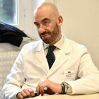 Bassetti minacciato di morte dai no-vax sui social: l'infettivologo scortato sotto casa e in ospedale