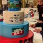 «Le quattro vite del presidente»: Silvio Berlusconi festeggia il compleanno con una torta speciale