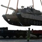 A Kiev i carri armati di America e Ue Biden: «Siamo uniti». L’ira di Mosca