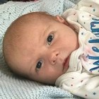 Il neonato non smette di piangere, papà lo scuote e gli frattura 28 ossa: il piccolo muore per emorragia