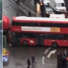 Londra, forte esplosione a Heron Tower: «Detriti crollati dal tetto dell'edificio»