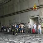 Roma, incidente in galleria per il Frecciarossa Torino-Napoli: paura ma nessun ferito. «Fumo in carrozza, siamo rimasti al buio»