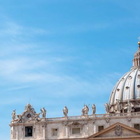 San Pietro, sai perché uno dei due orologi della Basilica ha solo una lancetta?