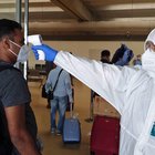 Roma, arriva volo dal Bangladesh: controlli e tamponi per i passeggeri