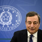 La versione di Draghi: «La scuola non deve chiudere. I problemi? Colpa dei no vax»