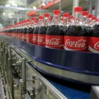 Coca Cola, scatta il ritiro dai supermercati italiani: «Bottiglie sbagliate». Cosa sta succedendo