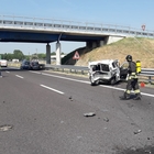 Inferno in autostrada: scoppia un incendio, muore a 41 anni nello schianto