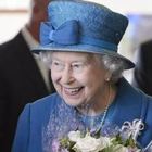 Regina Elisabetta, conti in rosso: buco da 20 milioni, grave minaccia su Buckingham