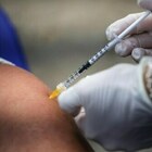 AstraZeneca al posto di Moderna, vaccino sbagliato per 11 trentenni: l'errore all'hub di Empoli