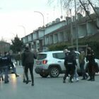 Cremona, banda di ragazzini aggredisce la polizia per evitare la perquisizione della casa di un amico