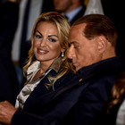 Berlusconi e Francesca Pascale, amore finito. Lei: «Gli auguro di trovare qualcuno che si prenda cura di lui»