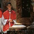 Vaticano, abusi notturni nel collegio dei chierichetti del Papa: fissato il processo