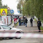 Sparatoria a scuola, 13 morti, «tra loro anche 7 bambini e due prof»: killer forse neonazista