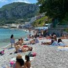 Ragazzo di vent'anni annega e muore a Capri: tragedia sulla spiaggia di Marina Grande