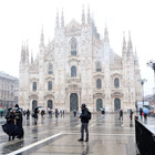 Milano, arriva la prima neve dell'inverno: la città si risveglia imbiancata