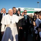 Il Papa a Budapest, primo viaggio dopo l'operazione e ultimo volo con l'Alitalia