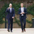 William e Harry, i reali inglesi contro la Bbc per il documentario sui principi: «Irrispettoso»