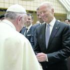 Usa, niente comunione a Biden: il documento dei vescovi. Dietro c'è la sfida al Papa