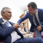 I negazionisti in Senato; Salvini, via la mascherina. Galli: messaggio pericoloso
