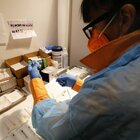 Vaccino Omicron, Moderna pronta a somministrare le prime dosi: «Test imminente»