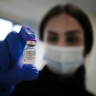 Vaccino Covid, il viceministro Sileri: «Per gli over 80 slitta di 4 settimane». Tutto rinviato a marzo