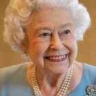 La regina Elisabetta compie 96 anni e vola in elicottero a Sandringham: «La casa preferita di Filippo»