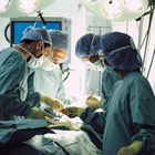 Il medico sbaglia e strappa l'utero alla partoriente, 22enne muore di dolore dopo il parto