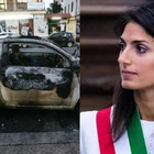 Roma, Virginia Raggi alla ragazza-coraggio a cui hanno bruciato l'auto: «Sei un esempio e non sei sola»