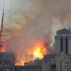 Parigi, brucia la cattedrale di Notre-Dame