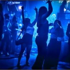 Ragazze punte con le siringhe in discoteca: «Vertigini e vomito». Il giallo delle iniezioni misteriose