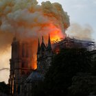 Notre-Dame, i vescovi: «Anni di lavoro per la ricostruzione». Sgarbi: «Riaperta nel 2029»