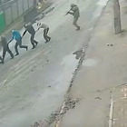 Orrore a Bucha, il Ny Times pubblica nuovi video dei civili giustiziati dai soldati russi: «È la prima prova»