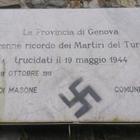 25 aprile, a Genova svastiche sulle targhe in memoria dei partigiani e dei martiri del Turchino