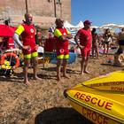 Roma, bimba di 12 anni ha un malore in spiaggia: salvata dalla Croce Rossa al Surf Expo