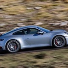Scappa con la Porsche dalla Finanza: la fuga contromano, poi la stangata. «Rintracciato grazie alla targa»