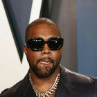 Kanye West, radiato dai social per alcuni messaggi: «Incitano all'odio razziale»